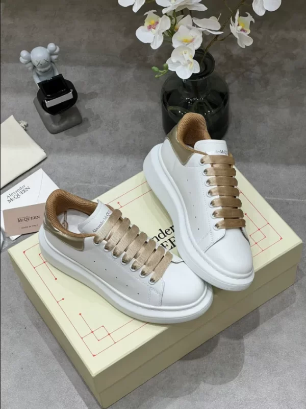 Alexander McQueen Oversized Sneaker - RAS42