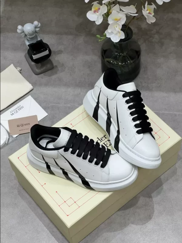 Alexander McQueen Oversized Sneaker - RAS45