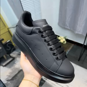 Alexander McQueen Oversized Sneaker - RAS11