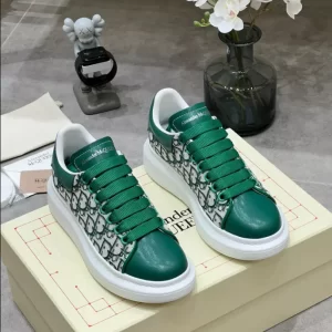 Alexander McQueen Oversized Sneaker - RAS53