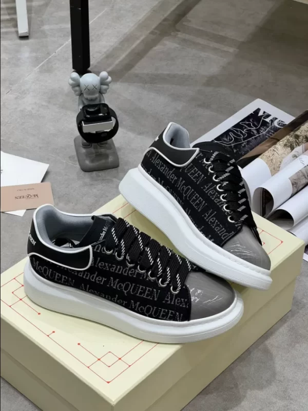 Alexander McQueen Oversized Sneaker - RAS63