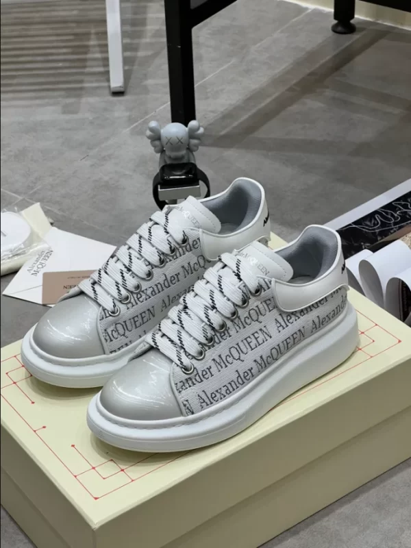 Alexander McQueen Oversized Sneaker - RAS65