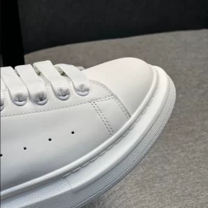 Alexander McQueen Oversized Sneaker - RAS16