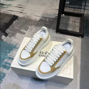 Alexander McQueen Oversized Sneaker - RAS05