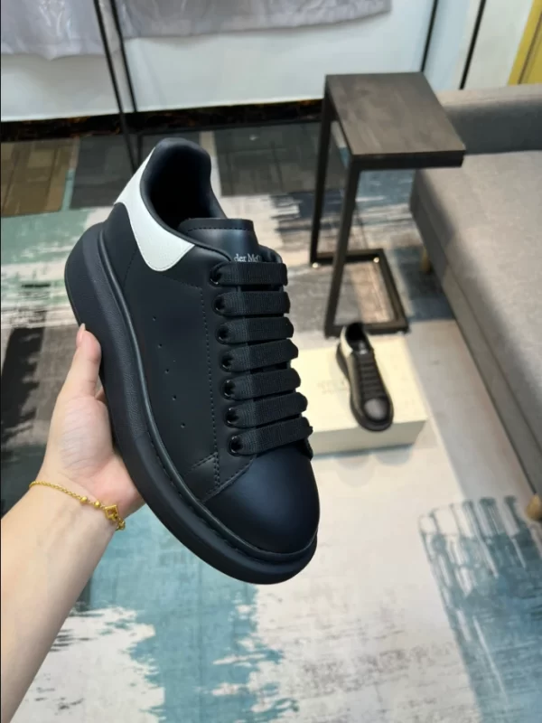 Alexander McQueen Oversized Sneaker - RAS24