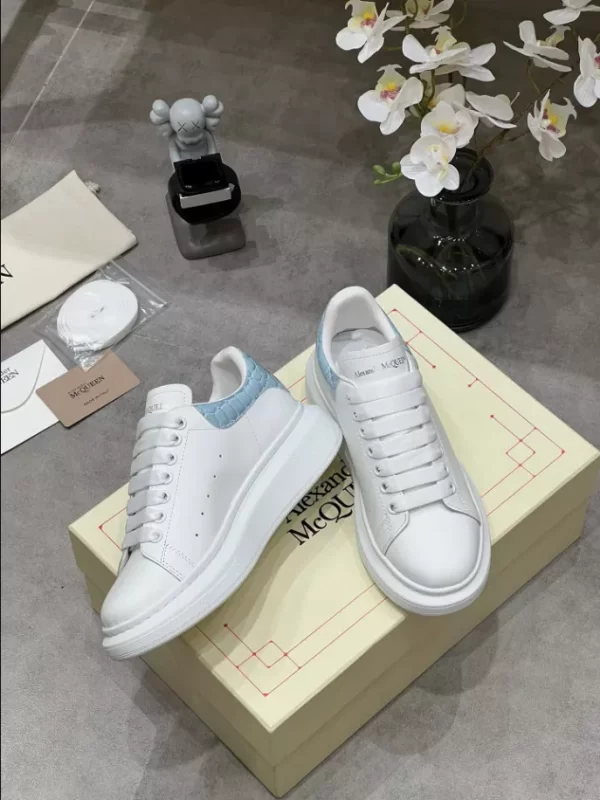 Alexander McQueen Oversized Sneaker - RAS34