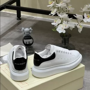 Alexander McQueen Oversized Sneaker - RAS36