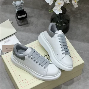 Alexander McQueen Oversized Sneaker - RAS39