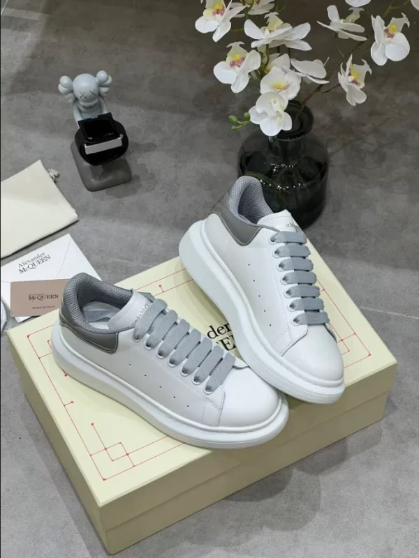 Alexander McQueen Oversized Sneaker - RAS39