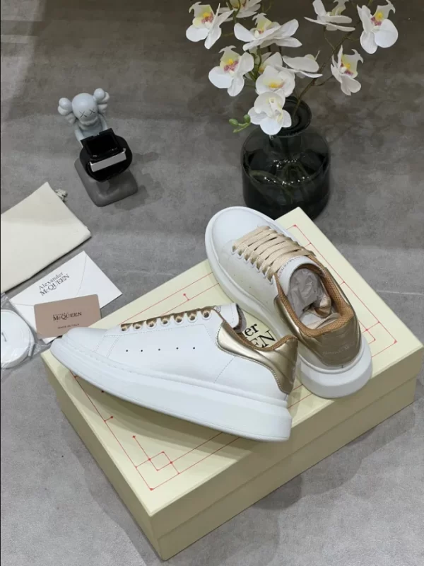 Alexander McQueen Oversized Sneaker - RAS42