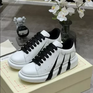 Alexander McQueen Oversized Sneaker - RAS45