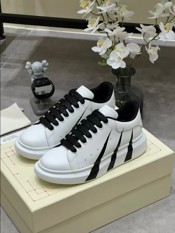 Alexander McQueen Oversized Sneaker - RAS45