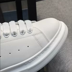 Alexander McQueen Oversized Sneaker - RAS10