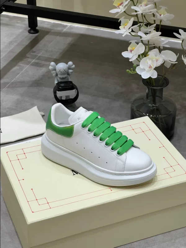 Alexander McQueen Oversized Sneaker - RAS50