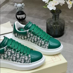 Alexander McQueen Oversized Sneaker - RAS53