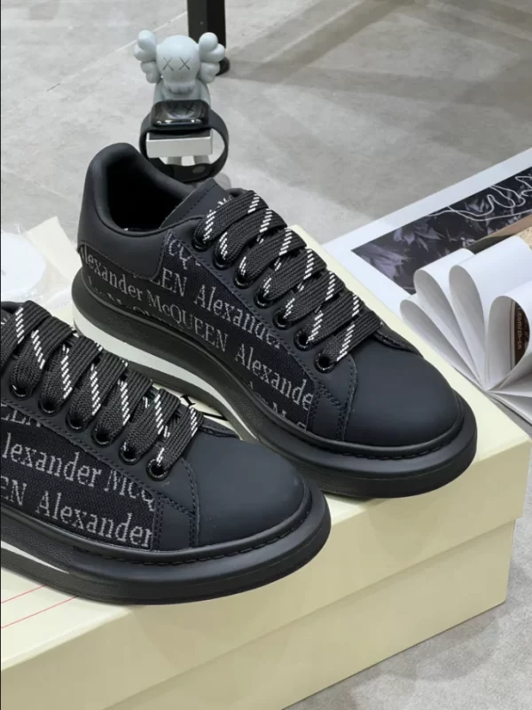 Alexander McQueen Oversized Sneaker - RAS57