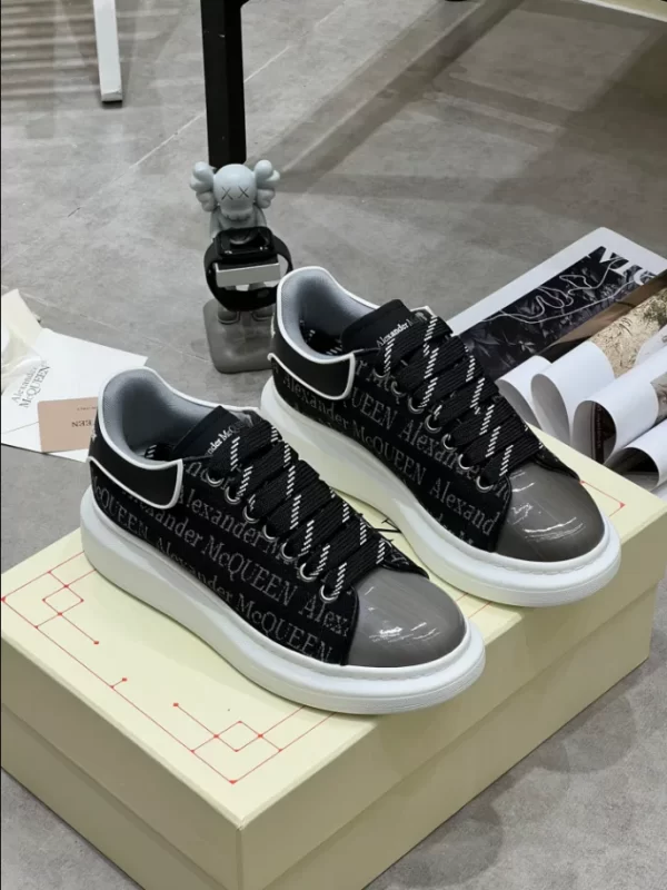 Alexander McQueen Oversized Sneaker - RAS63