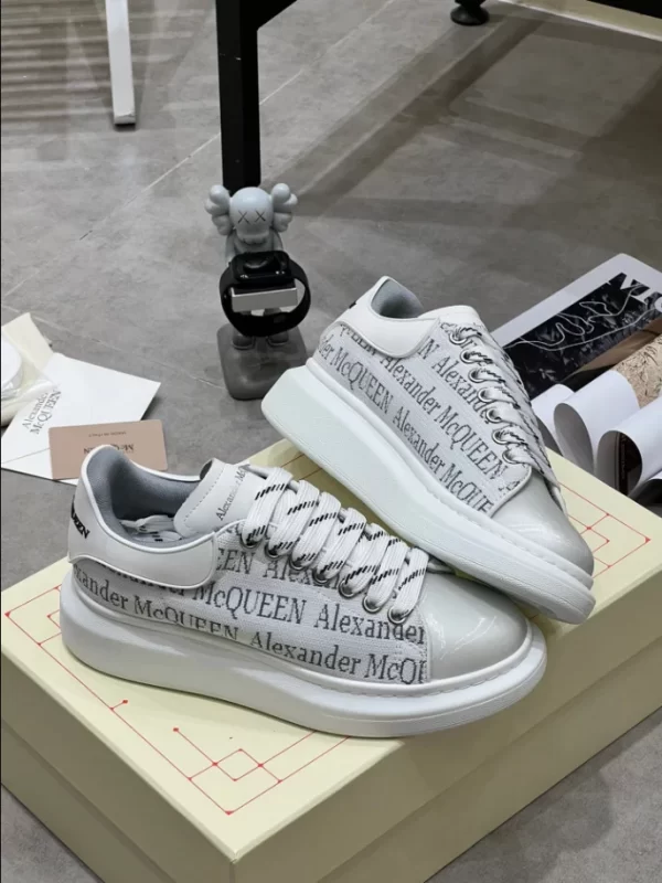 Alexander McQueen Oversized Sneaker - RAS65