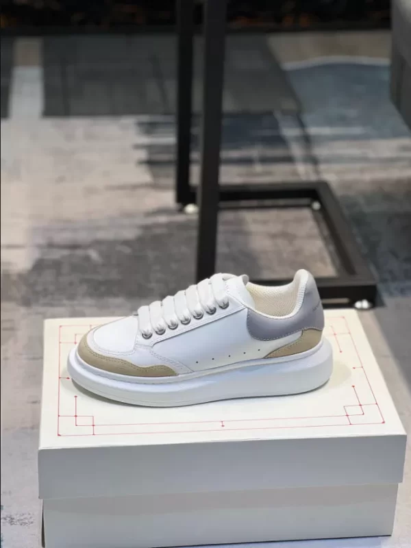 Alexander McQueen Oversized Sneaker - RAS06