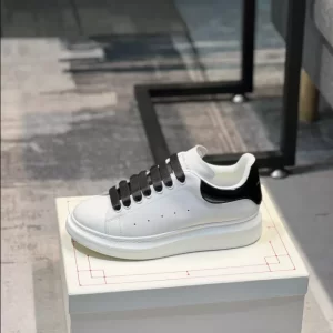 Alexander McQueen Oversized Sneaker - RAS14