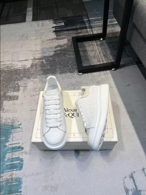 Alexander McQueen Oversized Sneaker - RAS17