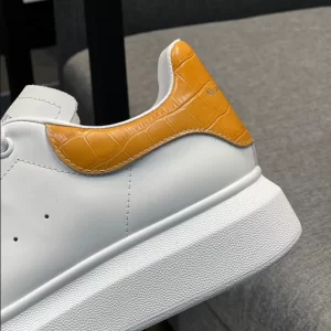 Alexander McQueen Oversized Sneaker - RAS18