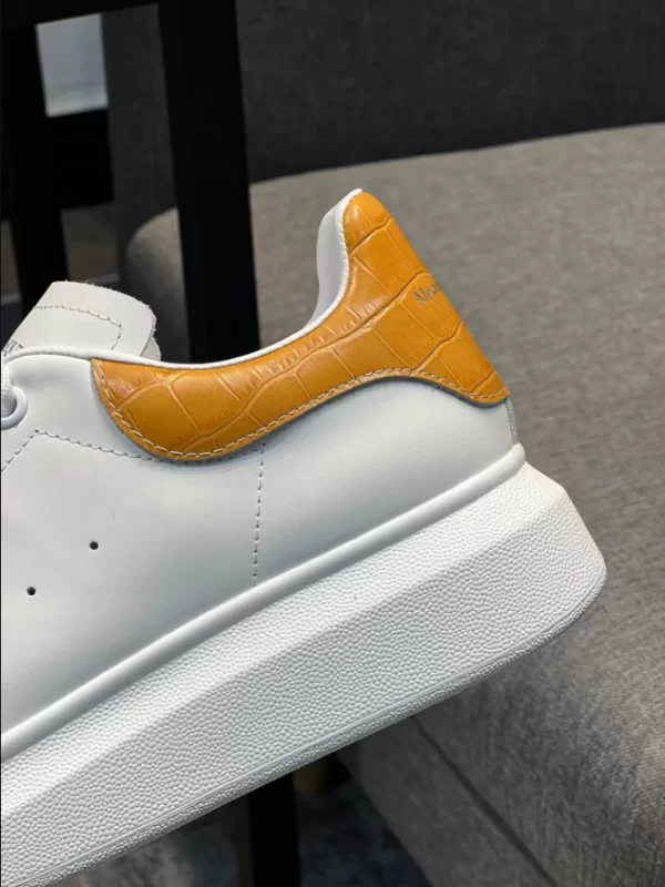 Alexander McQueen Oversized Sneaker - RAS18