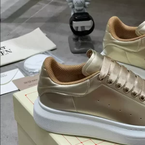 Alexander McQueen Oversized Sneaker - RAS28