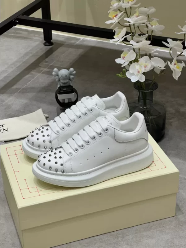 Alexander McQueen Oversized Sneaker - RAS29