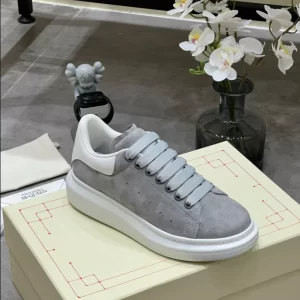 Alexander McQueen Oversized Sneaker - RAS31