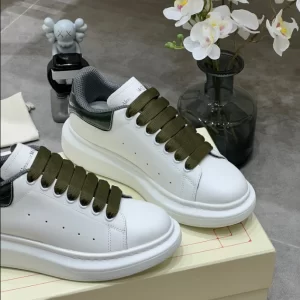 Alexander McQueen Oversized Sneaker - RAS38