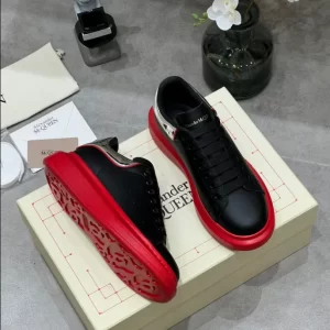 Alexander McQueen Oversized Sneaker - RAS27