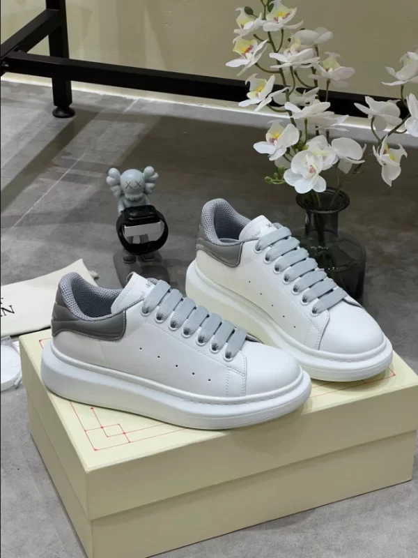 Alexander McQueen Oversized Sneaker - RAS39