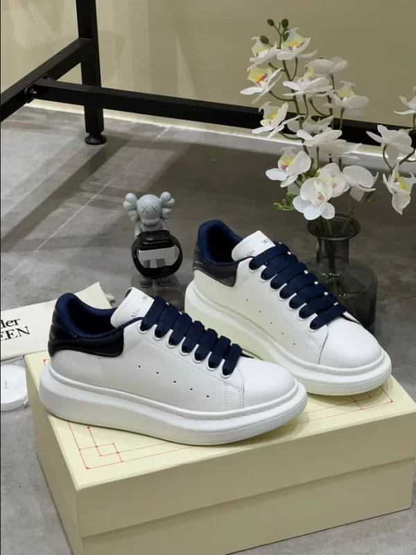 Alexander McQueen Oversized Sneaker - RAS41