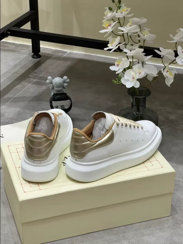 Alexander McQueen Oversized Sneaker - RAS42