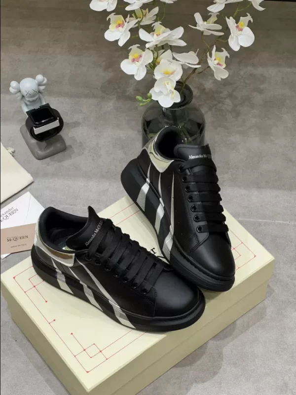 Alexander McQueen Oversized Sneaker - RAS46