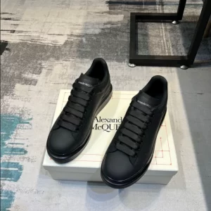 Alexander McQueen Oversized Sneaker - RAS11