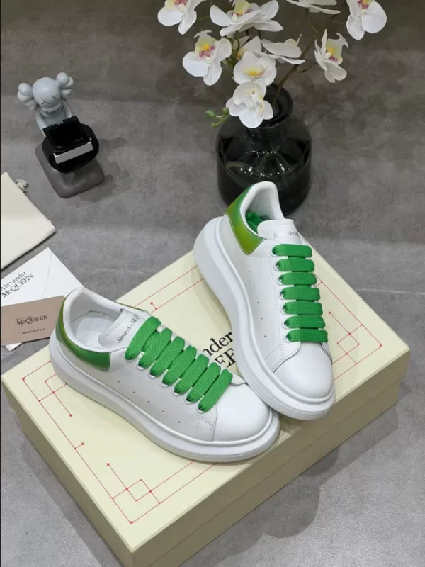 Alexander McQueen Oversized Sneaker - RAS50