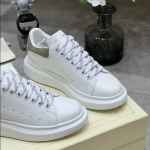 Alexander McQueen Oversized Sneaker - RAS52