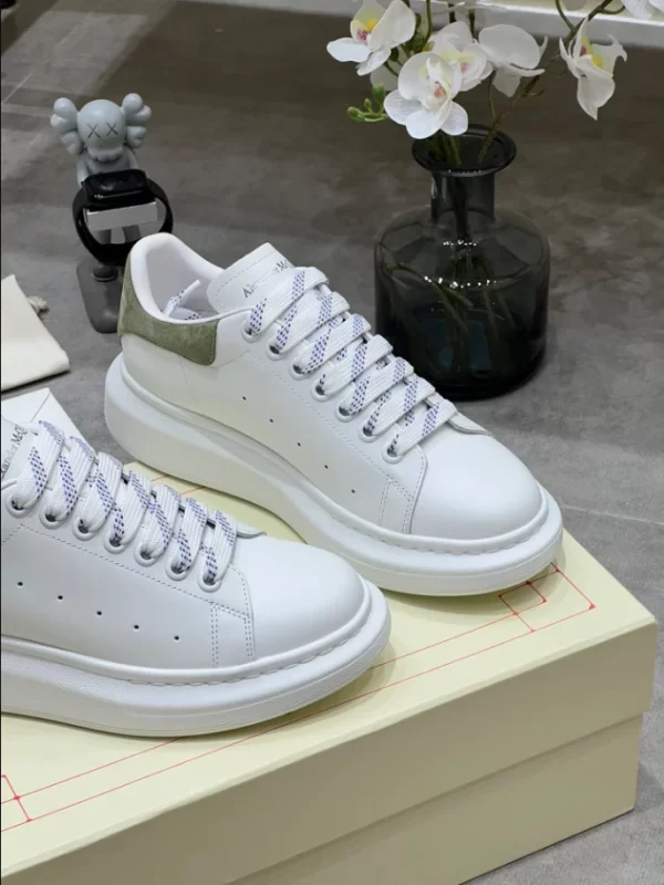 Alexander McQueen Oversized Sneaker - RAS52