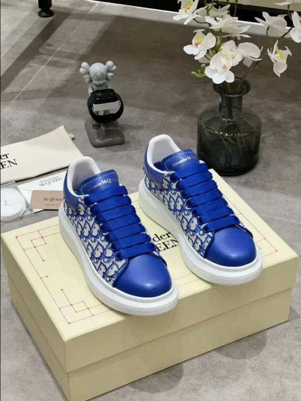 Alexander McQueen Oversized Sneaker - RAS56