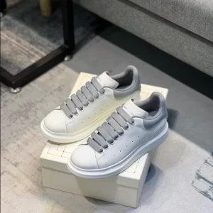 Alexander McQueen Oversized Sneaker - RAS12