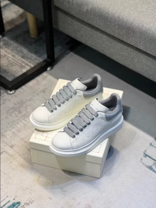 Alexander McQueen Oversized Sneaker - RAS12