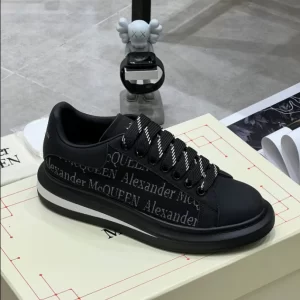 Alexander McQueen Oversized Sneaker - RAS57