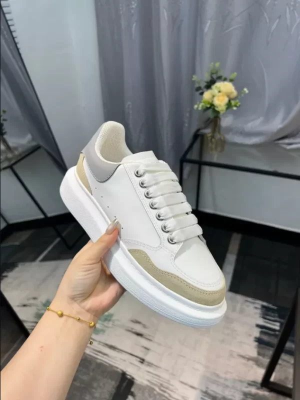 Alexander McQueen Oversized Sneaker - RAS06