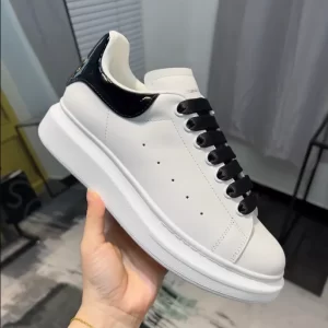 Alexander McQueen Oversized Sneaker - RAS14