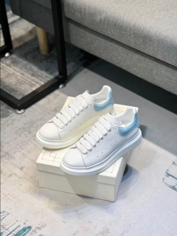 Alexander McQueen Oversized Sneaker - RAS16