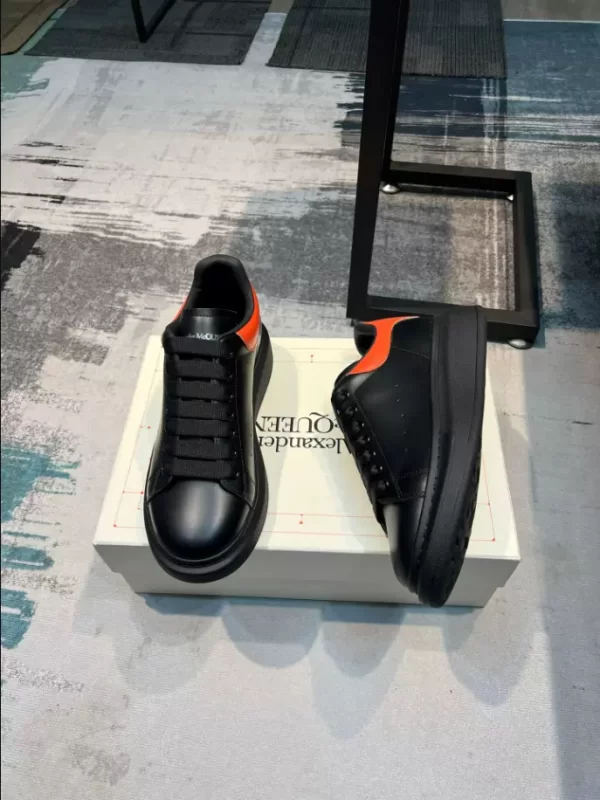 Alexander McQueen Oversized Sneaker - RAS22