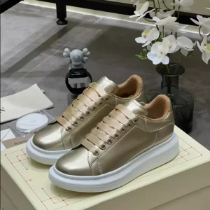 Alexander McQueen Oversized Sneaker - RAS28