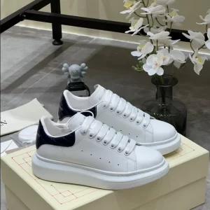 Alexander McQueen Oversized Sneaker - RAS33